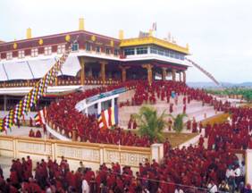 Het nieuwe Gaden klooster in India